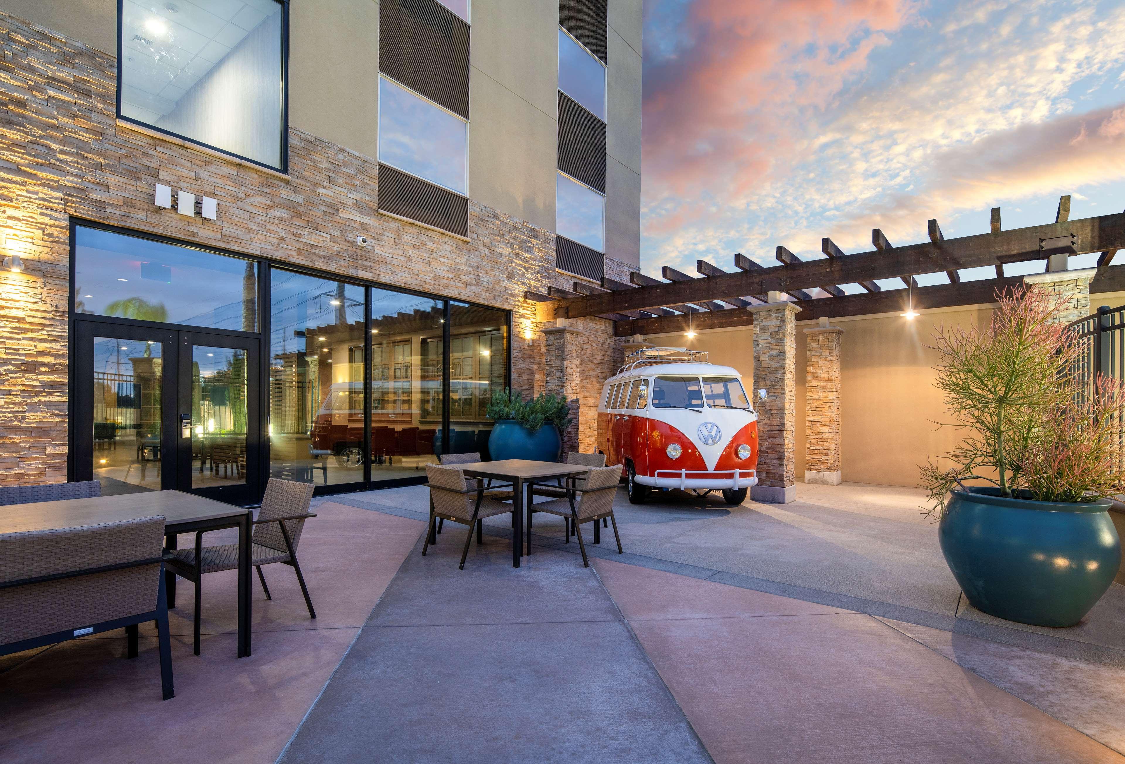 Suncoast Hotel Anaheim, Tapestry Collection By Hilton Exterior photo