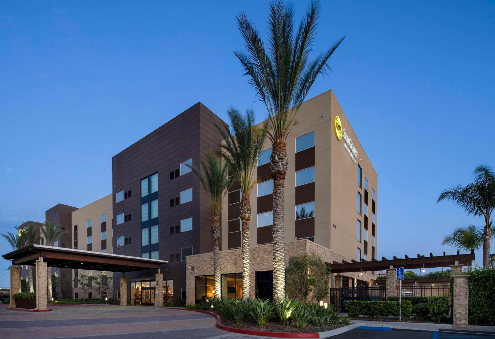 Suncoast Hotel Anaheim, Tapestry Collection By Hilton Exterior photo